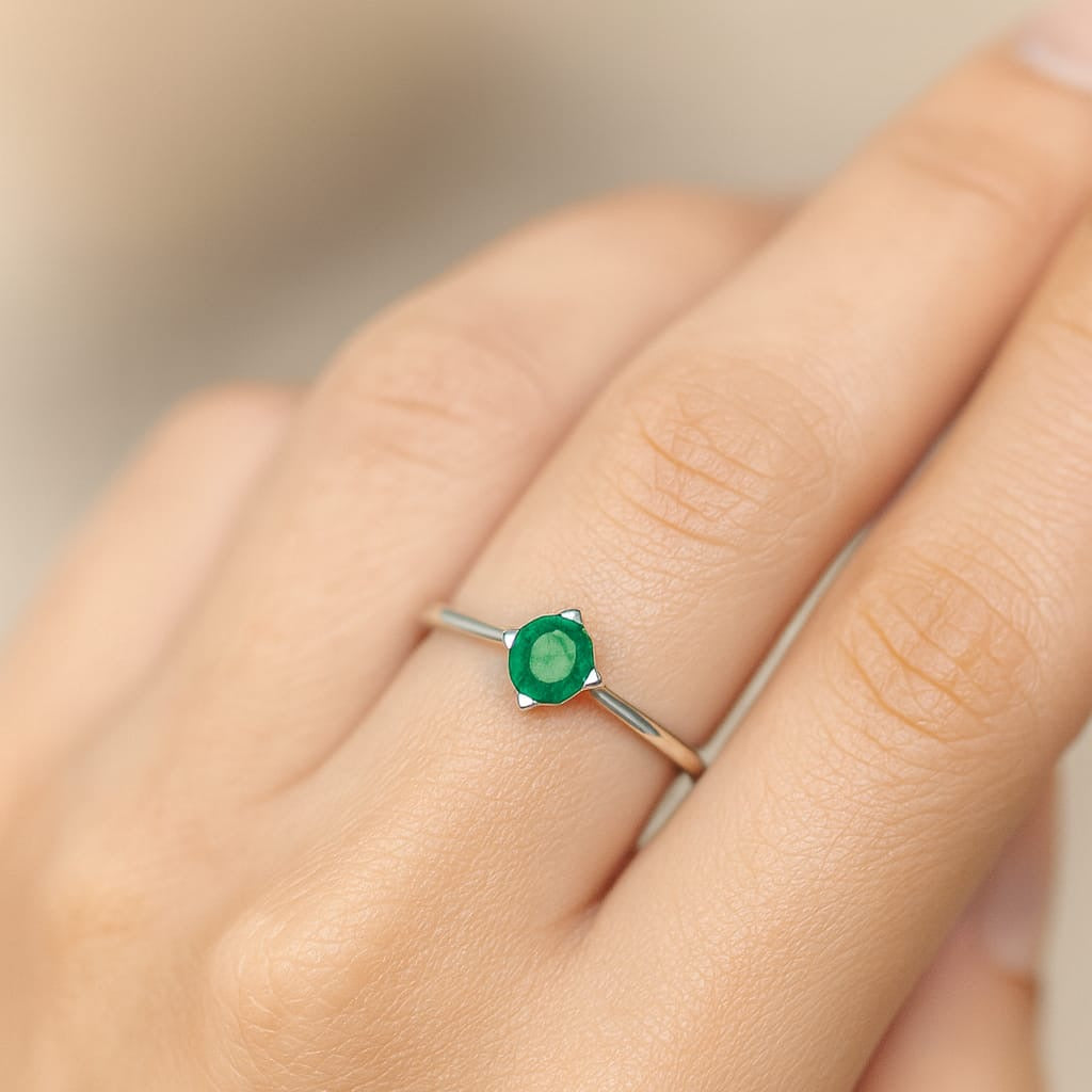 EMERALD WHISPER SILVER RING